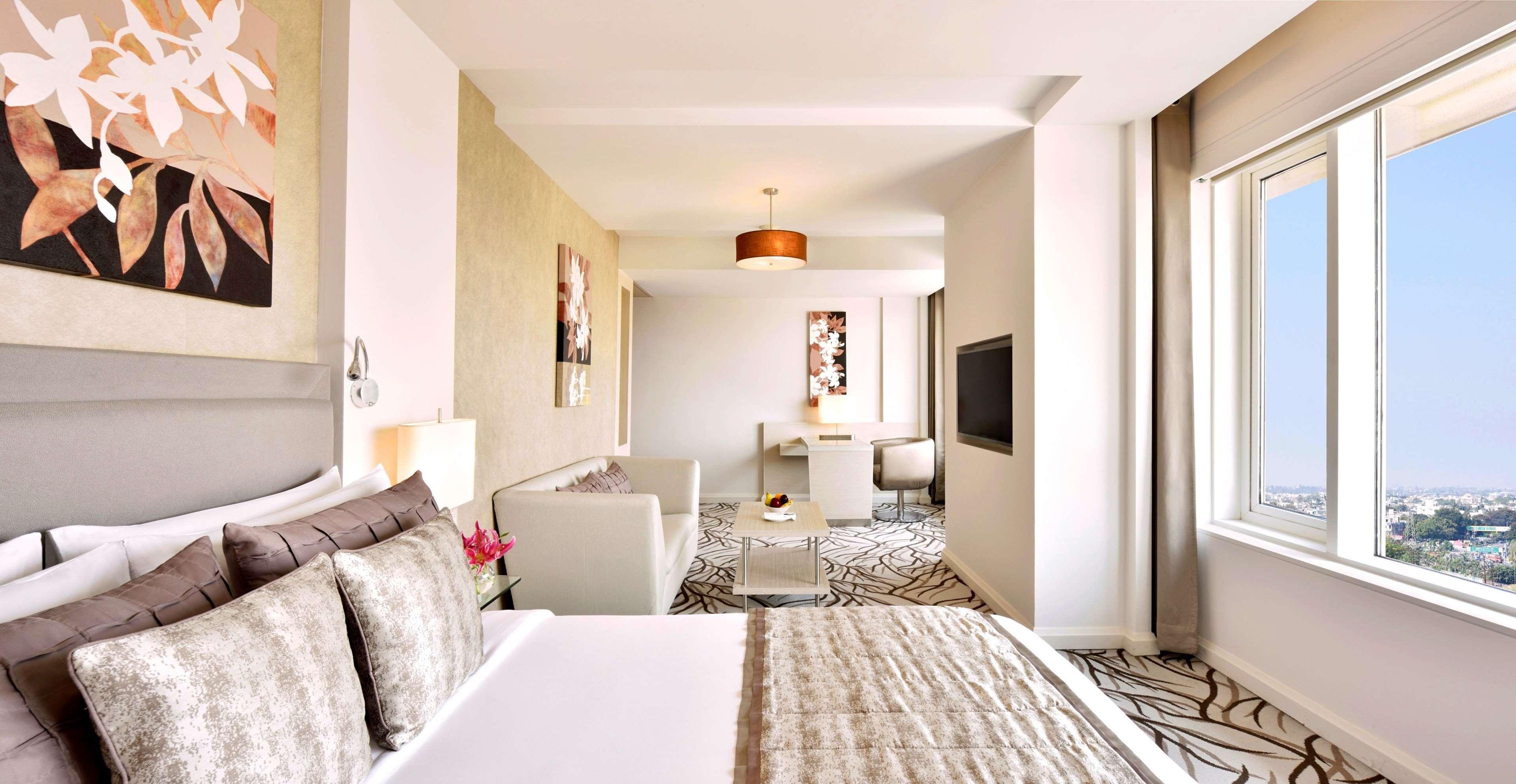 เรดิสัน บลู เบงกาลูรู เอาเตอร์ ริง โร้ด Hotel บังกาลอร์ ภายนอก รูปภาพ