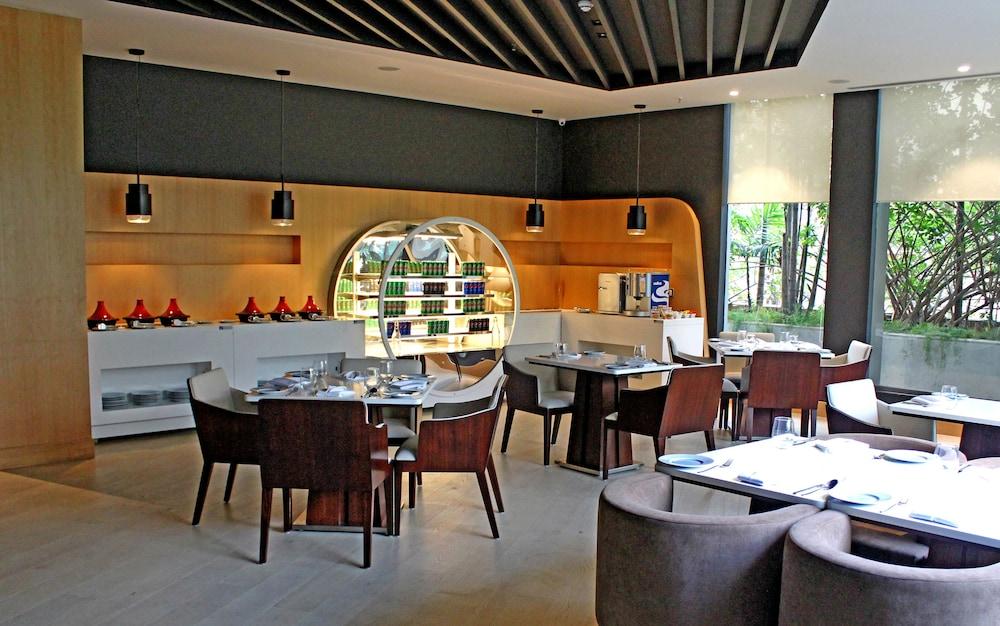 เรดิสัน บลู เบงกาลูรู เอาเตอร์ ริง โร้ด Hotel บังกาลอร์ ภายนอก รูปภาพ