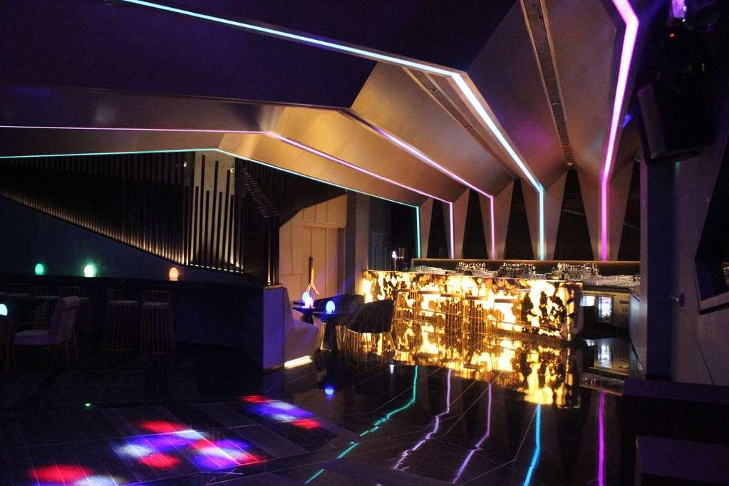 เรดิสัน บลู เบงกาลูรู เอาเตอร์ ริง โร้ด Hotel บังกาลอร์ ร้านอาหาร รูปภาพ
